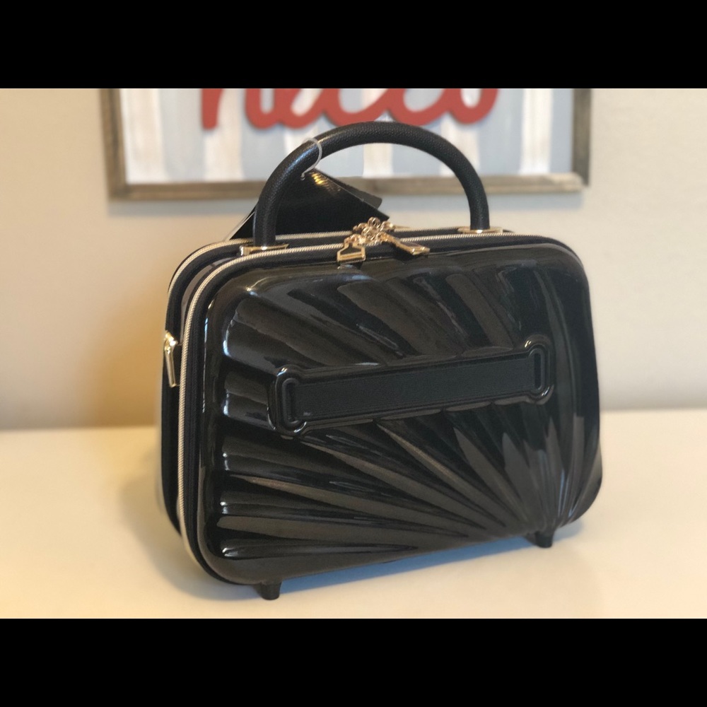 Lightweight impact resistant Toiletry Bag 💄💋💅🏼